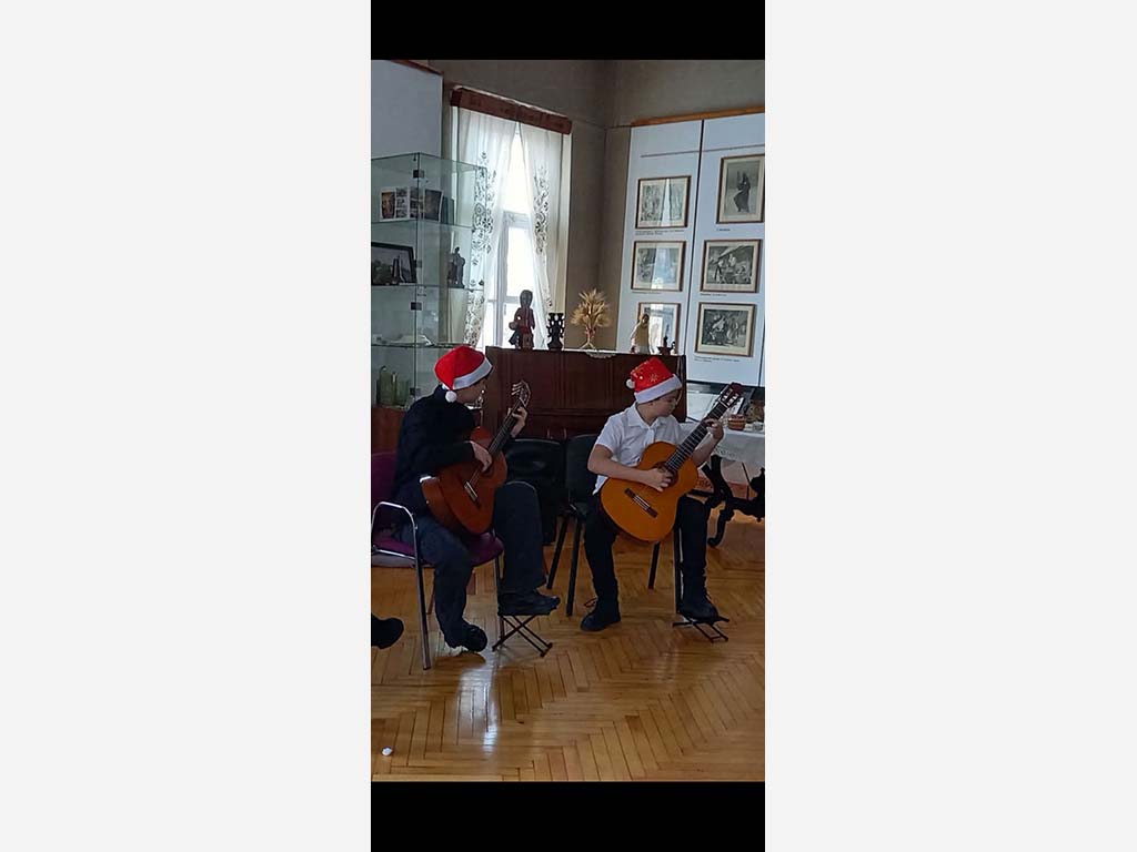 Музей Котляревського. Гітаристи