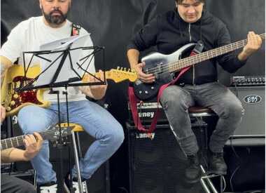 В рамках проведення благодійної акції «Тепла хвиля», сьогодні в арт-просторі Полтавської дитячої музичної школи №1 пройшов арт-клуб Jazz&Blues!