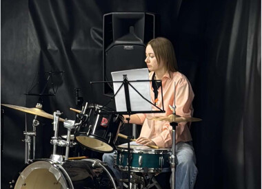 В рамках проведення благодійної акції «Тепла хвиля», сьогодні в арт-просторі Полтавської дитячої музичної школи №1 пройшов арт-клуб Jazz&Blues!