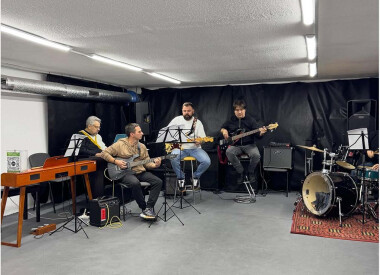 В рамках проведення благодійної акції «Тепла хвиля», сьогодні в арт-просторі Полтавської дитячої музичної школи №1 пройшов арт-клуб Jazz&Blues!