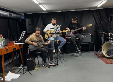 В рамках проведення благодійної акції «Тепла хвиля», сьогодні в арт-просторі Полтавської дитячої музичної школи №1 пройшов арт-клуб Jazz&Blues!