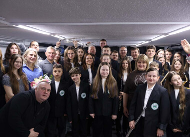 Сьогодні в Арт-просторі відбулася особлива подія — презентація міського естрадного оркестру Vibe Junior Band під керівництвом Заслуженого артиста України Едуарда Головашича.