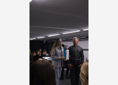 Сьогодні в Арт-просторі відбулася особлива подія — презентація міського естрадного оркестру Vibe Junior Band під керівництвом Заслуженого артиста України Едуарда Головашича.