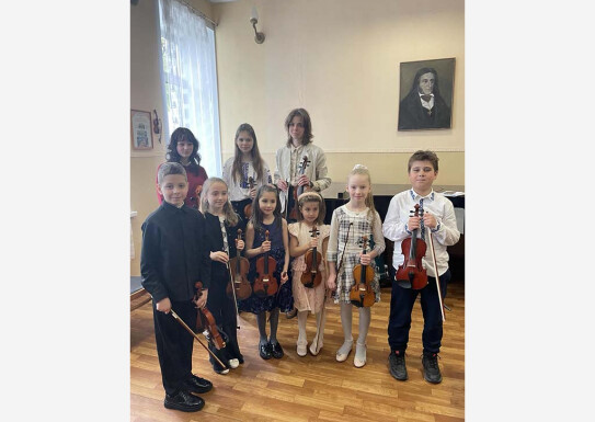 Академічний концерт учнів 1-3 класах і перевідний іспит учнів 4 класу на струнно-смичковому відділі