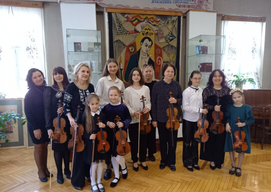 Викладачі та учні струнно-смичкового відділу Полтавської ДМШ-1 виступили з концертною програмою