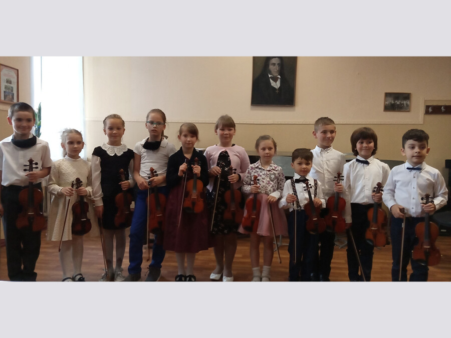 25 травня відзвітували учні 1класу  оркестрового відділу (струнно-смичкові)