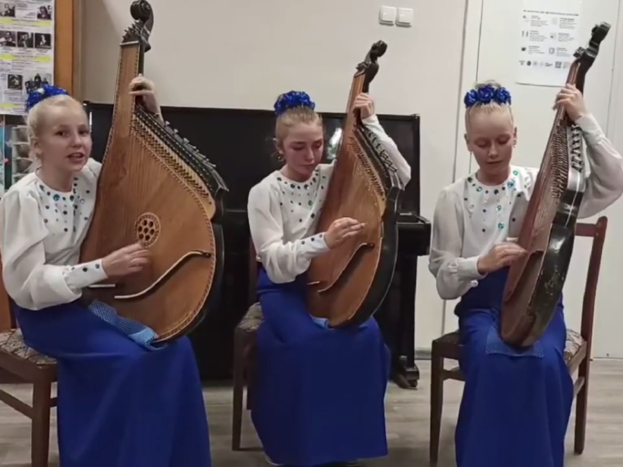 Народний відділ (струнно-щипкові інструменти) вітає усіх з Днем Козацтва